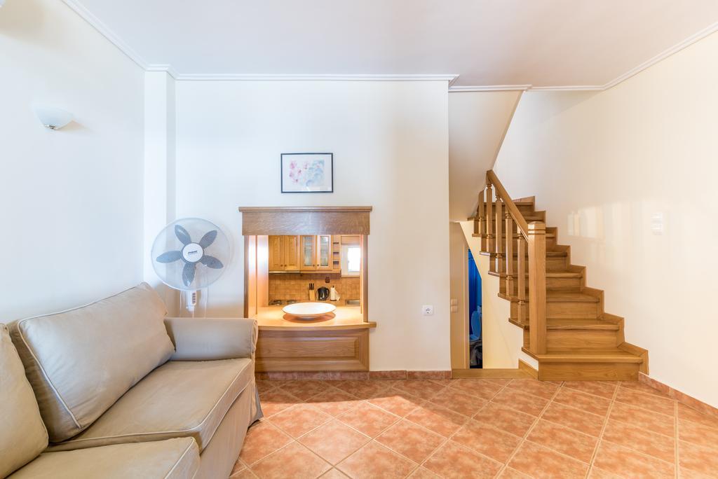 Golden Sand Apartments Vromonerion ห้อง รูปภาพ